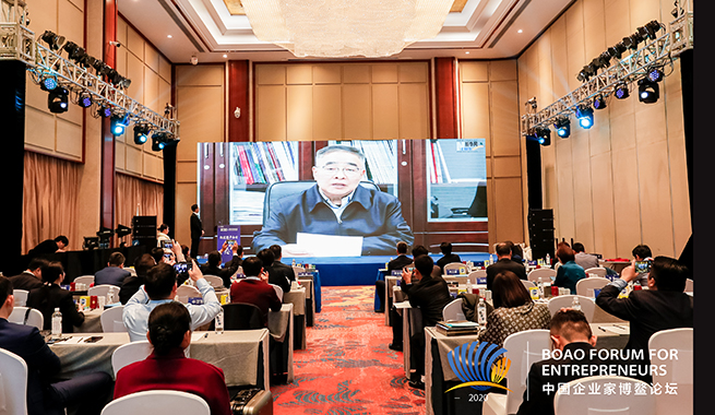 國家榮譽(yù)稱號(hào)獲得者、中國工程院院士、天津中醫(yī)藥大學(xué)校長(zhǎng)張伯禮在視頻致辭