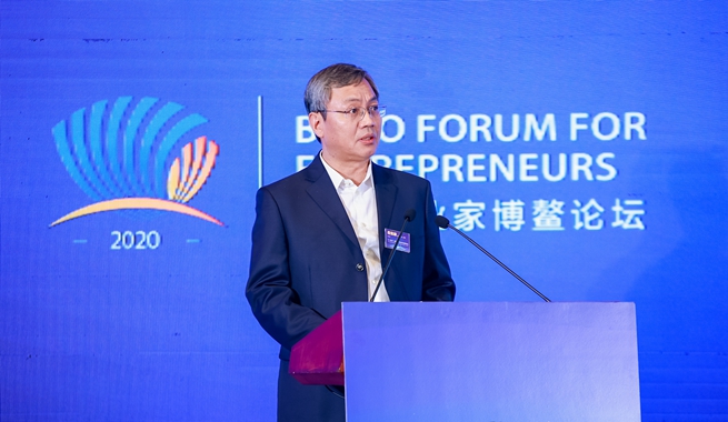 山東能源集團(tuán)黨委副書記、董事岳寶德演講