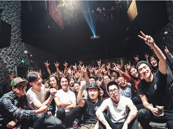 WHO&rsquo;S LISTENING？