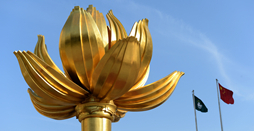 綜合消息：澳門繁榮進步體現(xiàn)&ldquo;一國兩制&rdquo;成功實踐&mdash;&mdash;海外人士盛贊澳門回歸20年發(fā)展成就