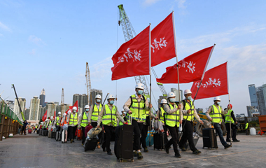 我在現(xiàn)場&middot;照片背后的故事｜援港60天，見證荒灘起方舟