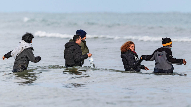 英國簽證費上漲：移民“剎車閥”還是經(jīng)濟“絆腳石”