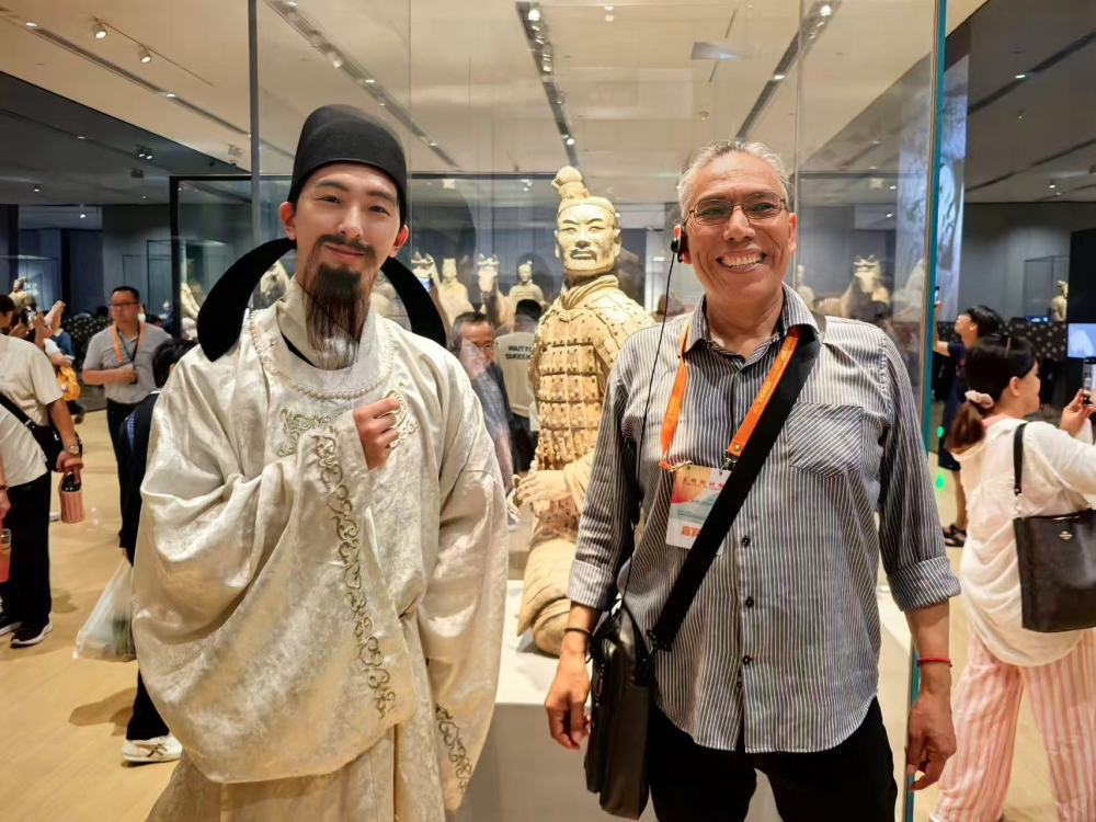 當(dāng)唐詩韻律邂逅拉美魔幻現(xiàn)實主義