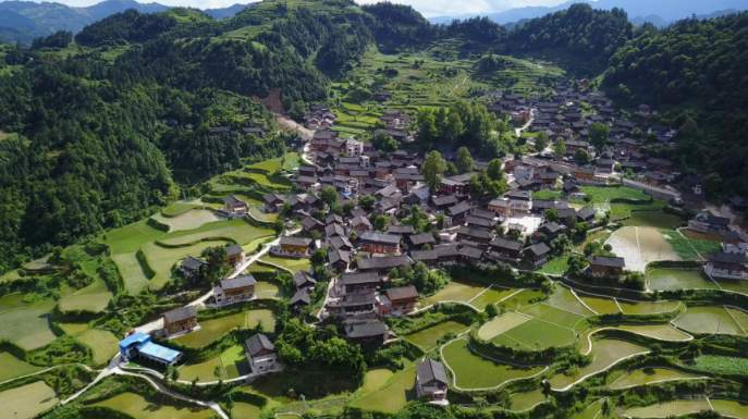 從貧困村到示范村，結(jié)對幫扶的&ldquo;龍?zhí)翗颖?rdquo;是如何煉成的