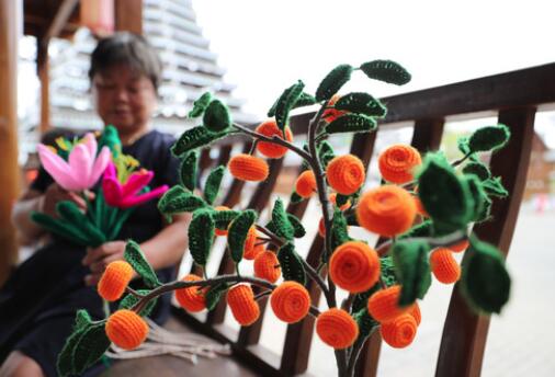 撐起防貧傘，擋住風(fēng)和雨