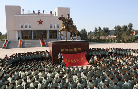 &ldquo;模范紅十二團&rdquo;：從嚴(yán)從難從險錘煉戰(zhàn)斗作風(fēng)&mdash;&mdash;陸軍第16集團軍某摩步團加強實戰(zhàn)化訓(xùn)練記事