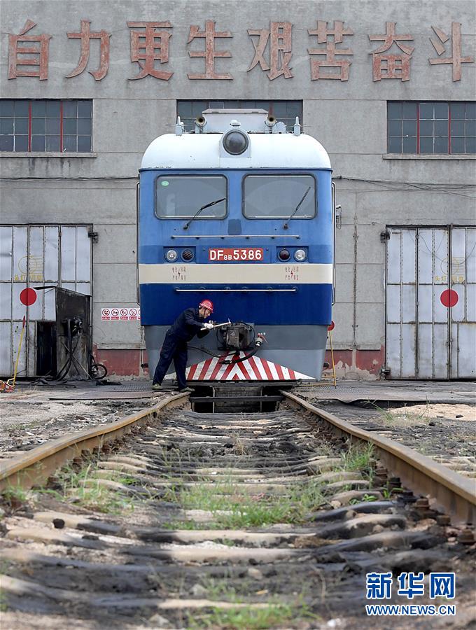（圖片故事）（4）&ldquo;機車醫(yī)生&rdquo;李向前：&ldquo;望聞問切&rdquo;保安全