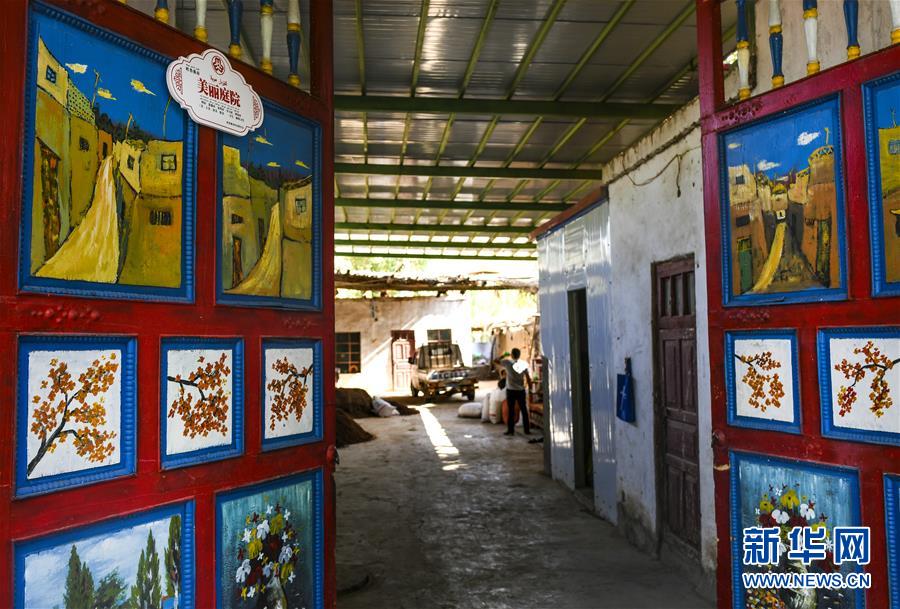 （社會(huì)）（2）新疆鄯善：美麗的&ldquo;彩門村&rdquo;