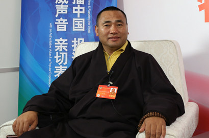 全國政協(xié)委員東寶仲巴&middot;呼圖克圖做客新華網(wǎng)、中國政府網(wǎng)兩會訪談