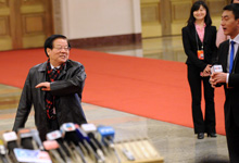 媒體聯(lián)手&ldquo;逮&rdquo;部長