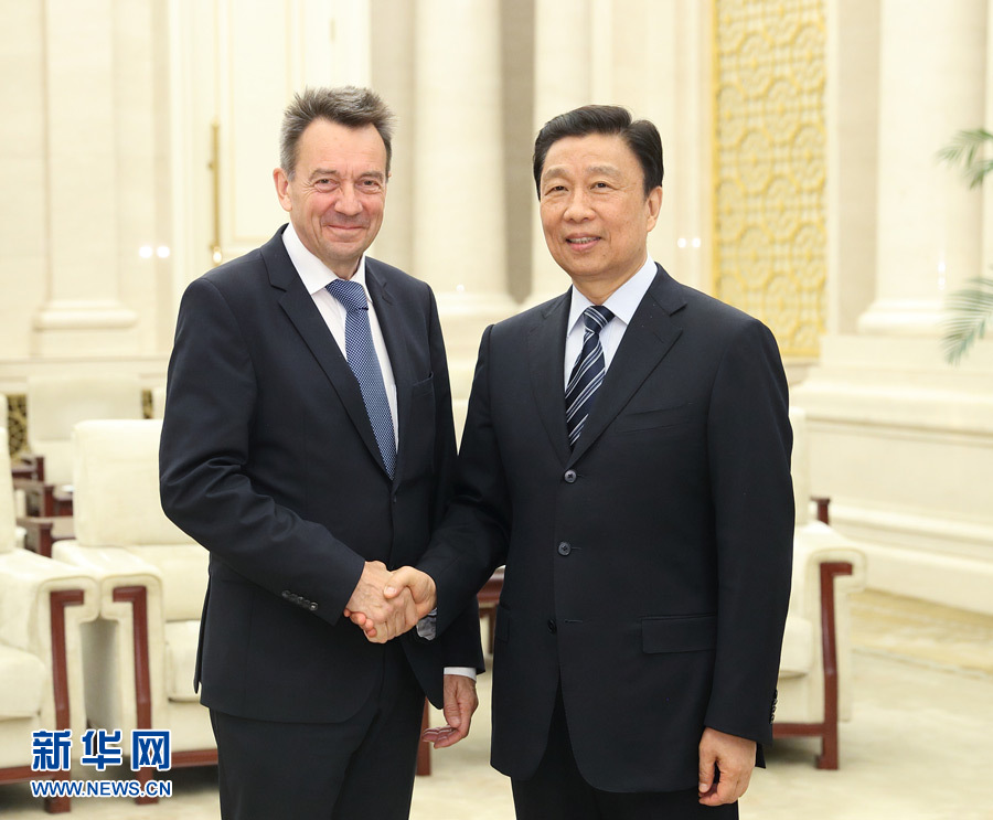 5月15日，國(guó)家副主席、中國(guó)紅十字會(huì)名譽(yù)會(huì)長(zhǎng)李源潮在北京會(huì)見(jiàn)來(lái)華出席&ldquo;一帶一路&rdquo;國(guó)際合作高峰論壇的紅十字國(guó)際委員會(huì)主席莫雷爾。新華社記者 王曄 攝