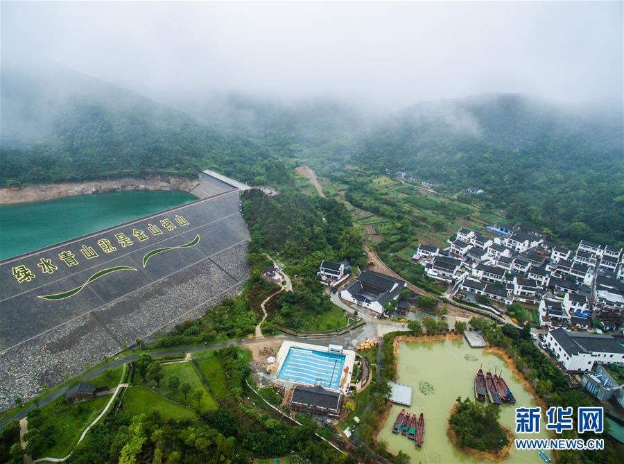 （新華全媒頭條&middot;圖文互動(dòng)）（3）領(lǐng)航新時(shí)代中國(guó)經(jīng)濟(jì)航船&mdash;&mdash;從中央財(cái)經(jīng)領(lǐng)導(dǎo)小組會(huì)議看以習(xí)近平同志為核心的黨中央駕馭中國(guó)經(jīng)濟(jì)