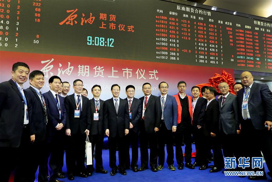 （新華全媒頭條&middot;圖文互動(dòng)）（13）領(lǐng)航新時(shí)代中國(guó)經(jīng)濟(jì)航船&mdash;&mdash;從中央財(cái)經(jīng)領(lǐng)導(dǎo)小組會(huì)議看以習(xí)近平同志為核心的黨中央駕馭中國(guó)經(jīng)濟(jì)