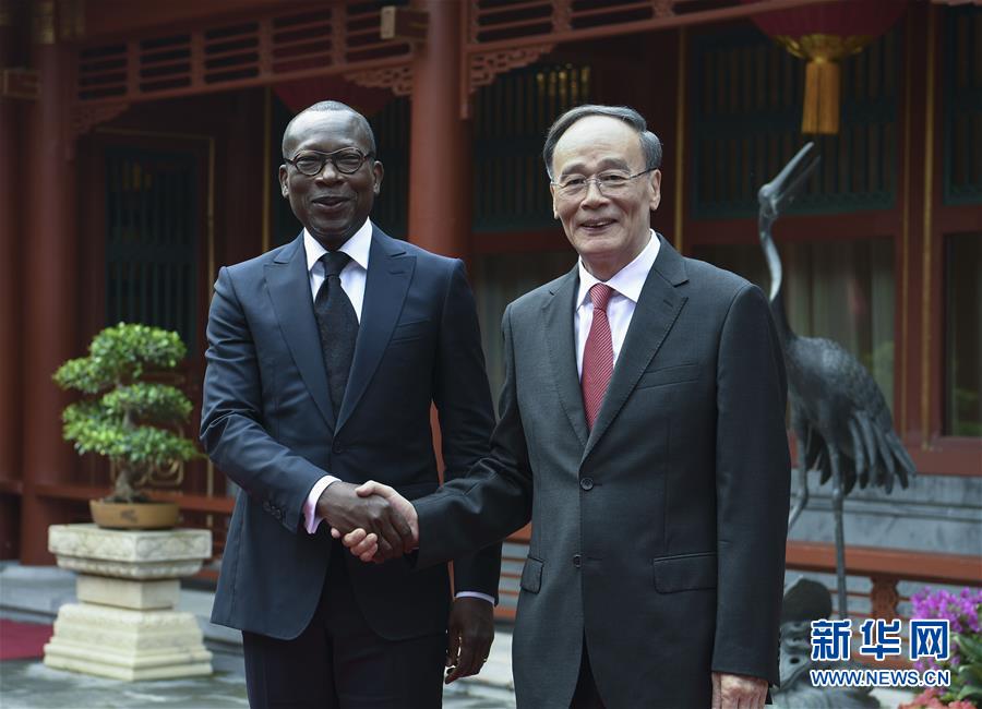 (中非合作論壇)王岐山會見貝寧總統(tǒng)塔隆