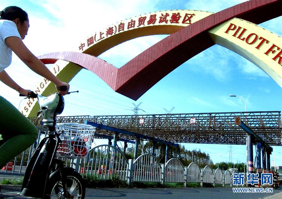 （新華全媒頭條&middot;壯闊東方潮 奮進(jìn)新時(shí)代&mdash;&mdash;慶祝改革開(kāi)放40年&middot;圖文互動(dòng)）（11）從改革開(kāi)放窗口到攻堅(jiān)破冰試驗(yàn)田&mdash;&mdash;從浦東開(kāi)發(fā)開(kāi)放看中國(guó)改革開(kāi)放40年