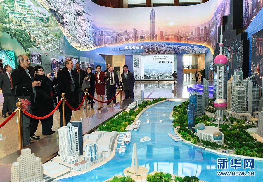 （文化）（1）&ldquo;偉大的變革&mdash;&mdash;慶祝改革開放40周年大型展覽&rdquo; 迎來(lái)外賓專場(chǎng)