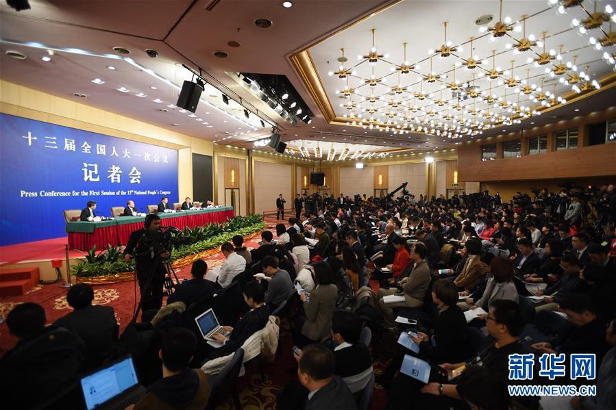 （兩會）（4）國家發(fā)改委主任何立峰等就&ldquo;創(chuàng)新和完善宏觀調(diào)控，推動高質(zhì)量發(fā)展&rdquo;答記者問