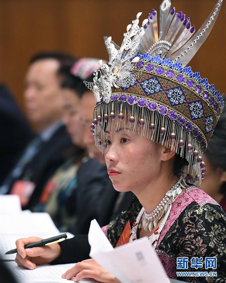 （兩會(huì)&middot;基層代表履職故事）（1）全國(guó)人大代表?xiàng)钌徲ⅲ簽榘傩战】当ｑ{護(hù)航