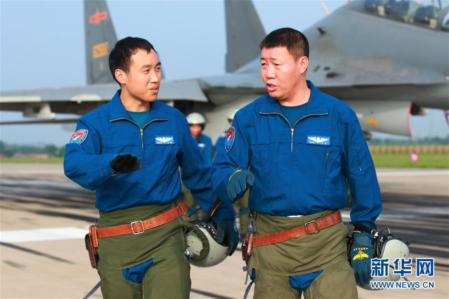 （新華全媒頭條&middot;圖文互動）（3）戰(zhàn)鷹，為祖國奮飛&mdash;&mdash;記空軍航空兵某旅旅長、特級飛行員郝井文