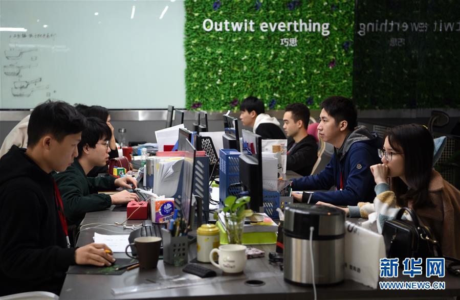 (在習(xí)近平新時代中國特色社會主義思想指引下·將改革開放進(jìn)行到底·強(qiáng)國之基)(新華全媒頭條·圖文互動)(1)奮斗不停步 改革再出發(fā)——“四個自信”筑牢強(qiáng)國之基