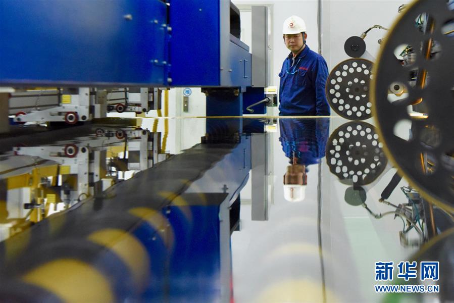 (在習(xí)近平新時代中國特色社會主義思想指引下·將改革開放進(jìn)行到底·強(qiáng)國之基)(新華全媒頭條·圖文互動)(3)奮斗不停步 改革再出發(fā)——“四個自信”筑牢強(qiáng)國之基