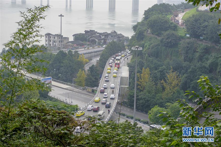 （在習(xí)近平新時(shí)代中國(guó)特色社會(huì)主義思想指引下&mdash;&mdash;新時(shí)代新作為新篇章&middot;圖文互動(dòng)）（9）激活新動(dòng)能 崛起新高地 塑造山水城&mdash;&mdash;重慶推動(dòng)高質(zhì)量發(fā)展觀(guān)察