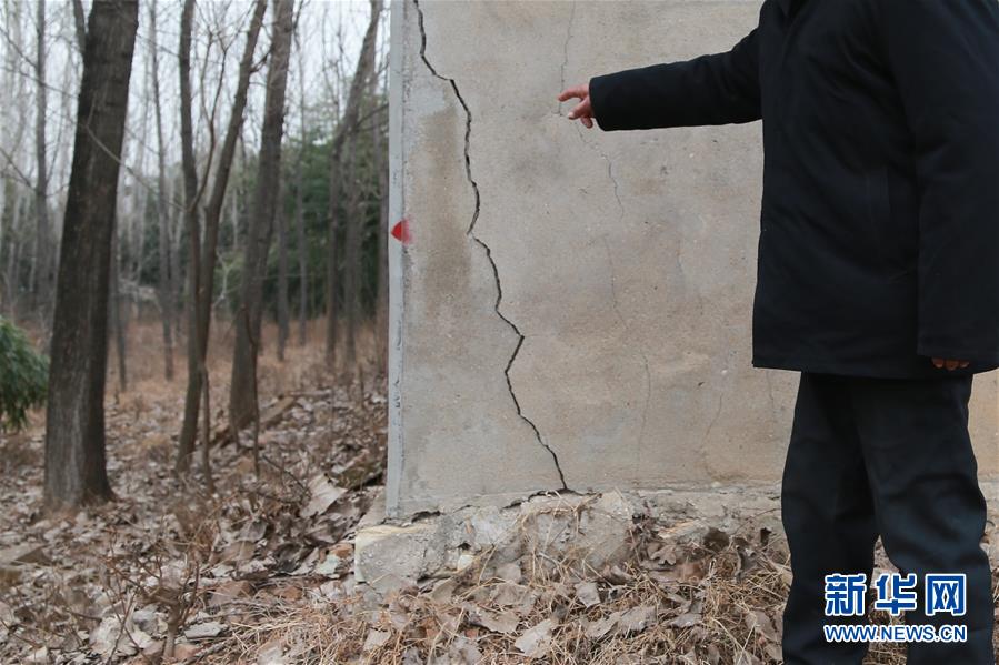 （新華視點&middot;圖文互動）（3）挖掘作業(yè)距漢墓中心僅20米，村民住房出現(xiàn)裂縫&hellip;&hellip;&ldquo;造地&rdquo;如何變挖山？