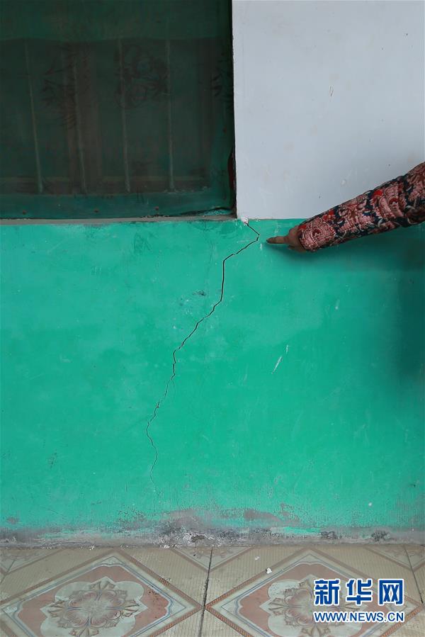 （新華視點&middot;圖文互動）（4）挖掘作業(yè)距漢墓中心僅20米，村民住房出現(xiàn)裂縫&hellip;&hellip;&ldquo;造地&rdquo;如何變挖山？