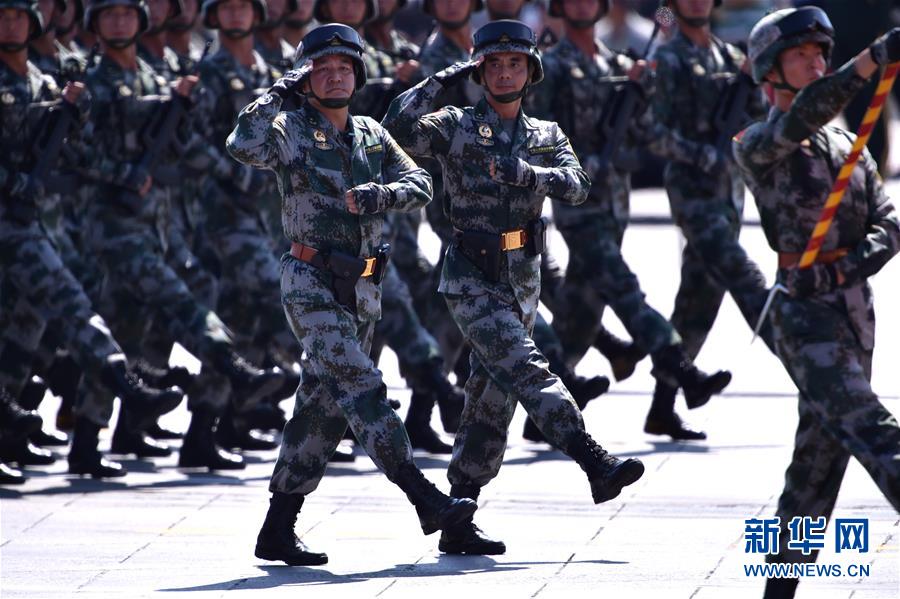 （新華全媒頭條&middot;強軍思想引領(lǐng)新征程&middot;圖文互動）（4）那一刻，我們光榮接受檢閱
