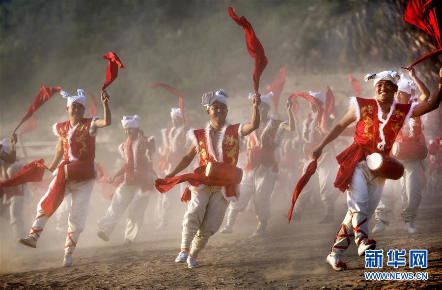 （新華全媒頭條&middot;迎接兩會(huì)特別報(bào)道&middot;圖文互動(dòng)）（7）奮進(jìn)，向著第一個(gè)百年奮斗目標(biāo)&mdash;&mdash;寫(xiě)在2019年全國(guó)兩會(huì)召開(kāi)之際