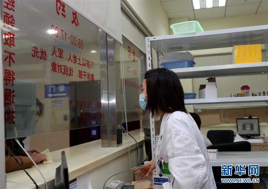 （新華全媒頭條&middot;圖文互動(dòng)）（4）一粒藥片牽動(dòng)萬(wàn)人心，藥品集中采購(gòu)給你我省了多少？