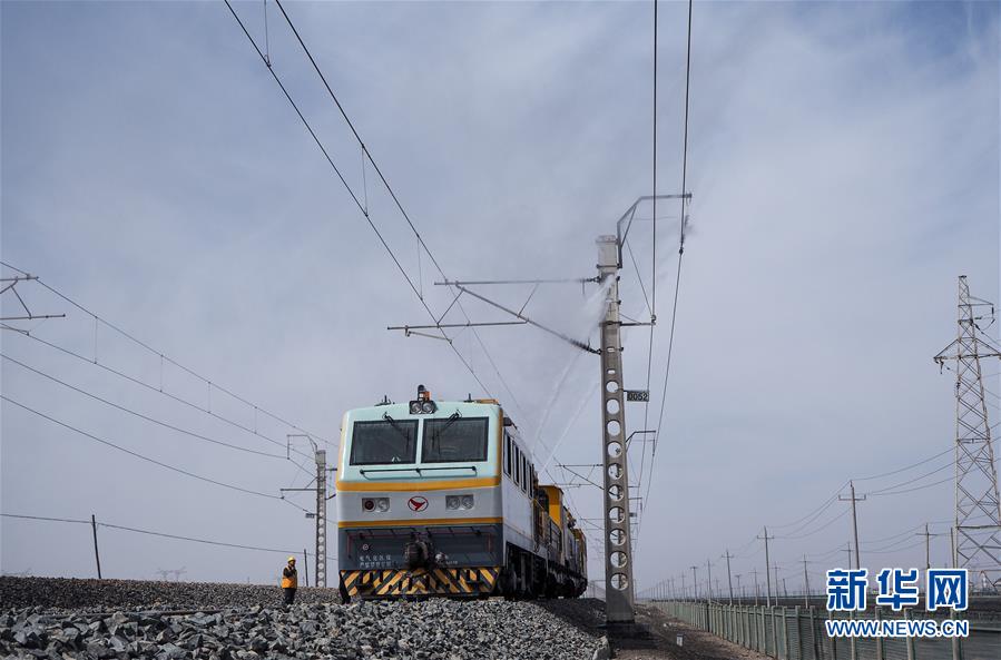 （新華全媒頭條&middot;壯麗70年&middot;奮斗新時(shí)代&middot;圖文互動(dòng)）（2）開拓雪域高原的夢(mèng)想之路&mdash;&mdash;來自青藏鐵路的蹲點(diǎn)報(bào)告