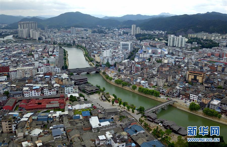 （新華全媒頭條&middot;不忘初心、牢記使命&mdash;&mdash;記者再走長征路&middot;圖文互動）（3）風(fēng)展紅旗如畫&mdash;&mdash;來自長征出發(fā)地長汀、寧化的紅色信仰報(bào)告 