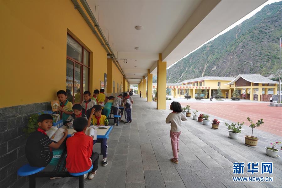 （直過民族脫貧攻堅&middot;圖文互動）（8）下山！傈僳群眾開啟新生活