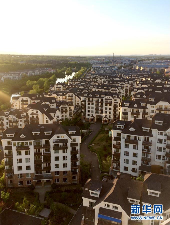 （在習(xí)近平新時(shí)代中國(guó)特色社會(huì)主義思想指引下&mdash;&mdash;新時(shí)代新作為新篇章&middot;圖文互動(dòng)）（2）在這里，遇見(jiàn)&ldquo;詩(shī)和遠(yuǎn)方&rdquo;&mdash;&mdash;長(zhǎng)白山下&ldquo;第一鎮(zhèn)&rdquo;的全域旅游實(shí)踐