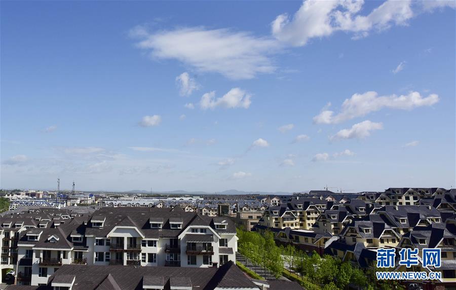 （在習(xí)近平新時(shí)代中國(guó)特色社會(huì)主義思想指引下&mdash;&mdash;新時(shí)代新作為新篇章&middot;圖文互動(dòng)）（1）在這里，遇見(jiàn)&ldquo;詩(shī)和遠(yuǎn)方&rdquo;&mdash;&mdash;長(zhǎng)白山下&ldquo;第一鎮(zhèn)&rdquo;的全域旅游實(shí)踐