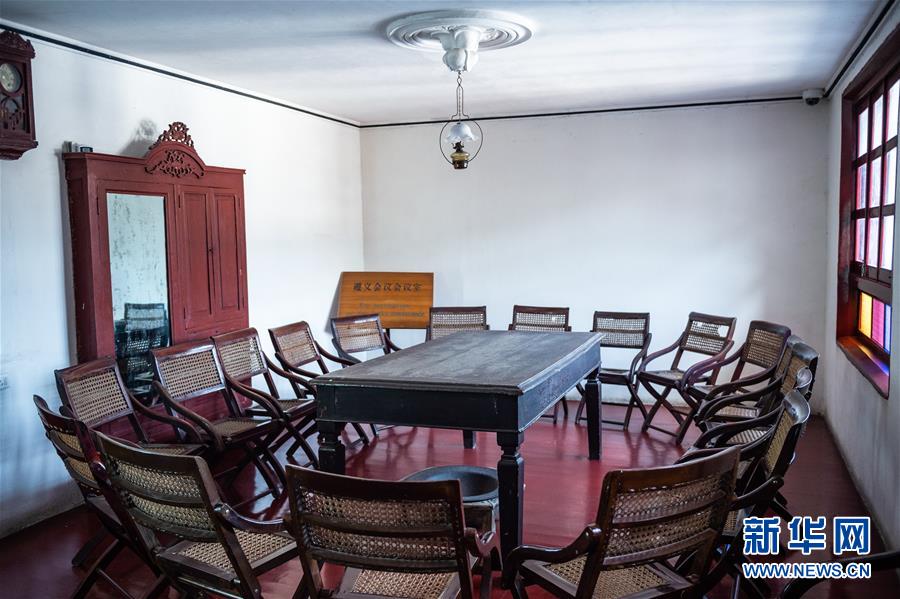 （新華全媒頭條&middot;壯麗70年&middot;奮斗新時代&mdash;&mdash;記者再走長征路&middot;圖文互動）（2）偉大轉(zhuǎn)折是怎樣發(fā)生的&mdash;&mdash;重回遵義會議現(xiàn)場