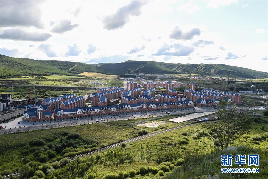 (在習(xí)近平新時(shí)代中國(guó)特色社會(huì)主義思想指引下——新時(shí)代新作為新篇章·總書記關(guān)心的百姓身邊事·圖文互動(dòng))(3)棚改的溫暖:1億多人“出棚進(jìn)樓”