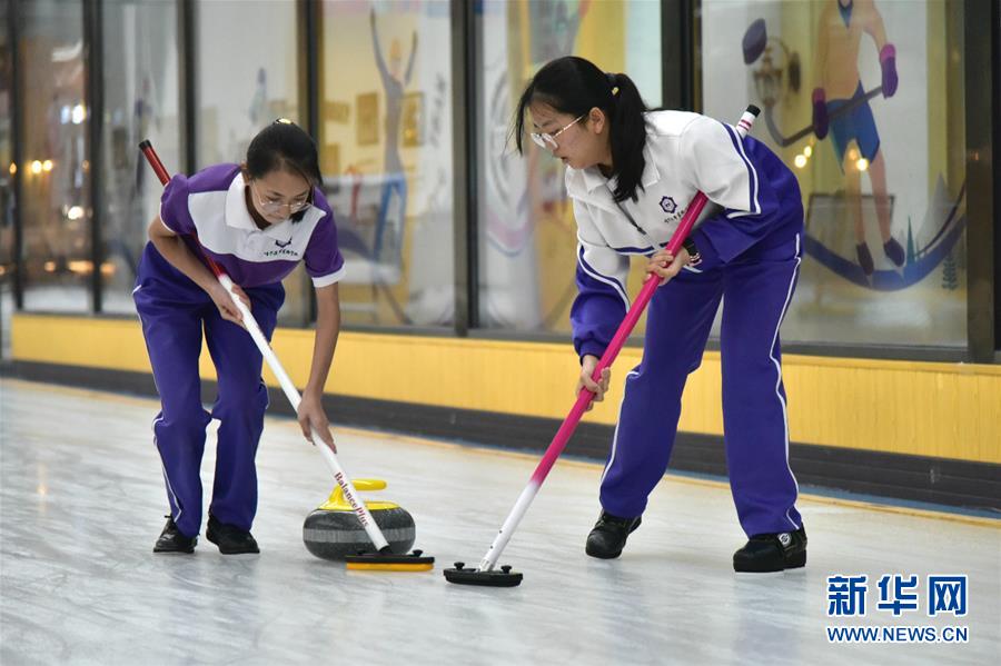 （體育&middot;圖文互動）（4）（在習(xí)近平新時代中國特色社會主義思想指引下&mdash;&mdash;新時代新作為新篇章&middot;總書記關(guān)心的百姓身邊事）奔跑吧，少年！&mdash;&mdash;體育讓孩子們插上強(qiáng)壯的翅膀（配本社同題文字稿）