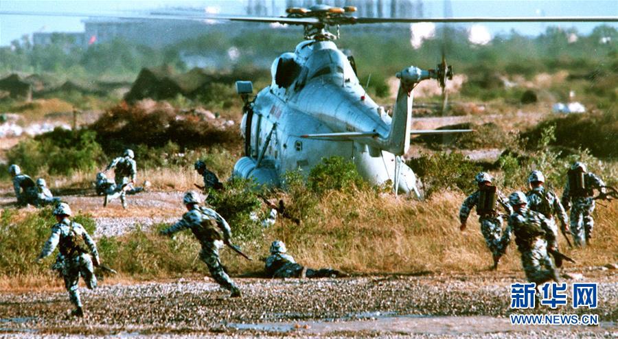 (自信中國·70年啟示錄·圖文互動)(4)富國強(qiáng)軍筑長城——從壯闊70年看中國強(qiáng)軍