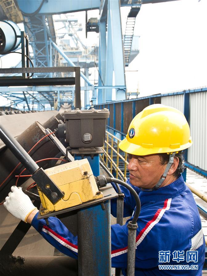 （愛國情 奮斗者&middot;圖文互動）（1）錨定無悔奮進(jìn)的航向&mdash;&mdash;記港口創(chuàng)新路上的&ldquo;藍(lán)領(lǐng)專家&rdquo;孔祥瑞