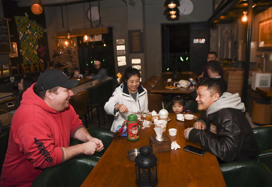 （在習(xí)近平新時代中國特色社會主義思想指引下&mdash;&mdash;新時代新作為新篇章&middot;總書記關(guān)切開放事&middot;圖文互動）（2）中國引力：在開放的中國共創(chuàng)幸福 