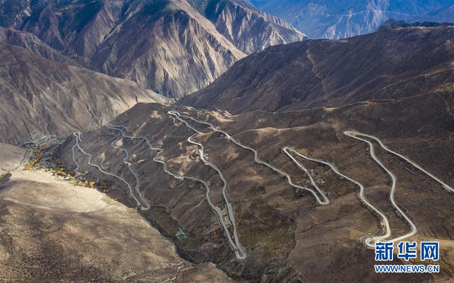 （新華全媒頭條&middot;圖文互動(dòng)）（1）格桑花開滿天路&mdash;&mdash;寫在川藏公路通車65周年之際