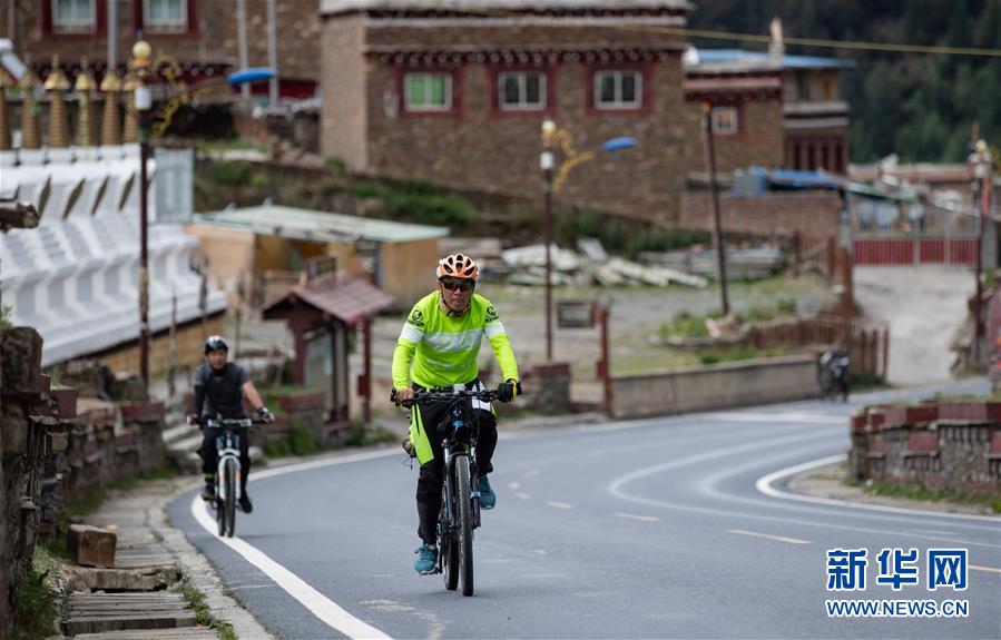 （新華全媒頭條&middot;圖文互動(dòng)）（11）格?；ㄩ_滿天路&mdash;&mdash;寫在川藏公路通車65周年之際