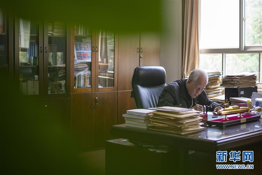 （今日關注&middot;科技獎勵大會&middot;圖文互動）（5）此生屬于祖國，此生無怨無悔&mdash;&mdash;隱身30年的中國核潛艇先驅黃旭華