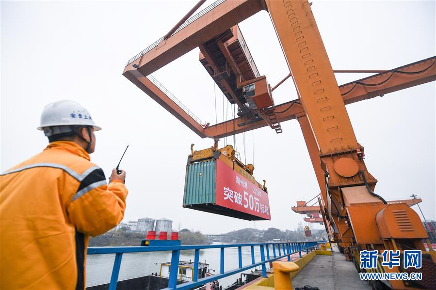 （新華全媒頭條&middot;聚焦中國經(jīng)濟(jì)成績單&middot;圖文互動(dòng)）（1）為全面建成小康社會(huì)奠定堅(jiān)實(shí)基礎(chǔ)&mdash;&mdash;從2019年數(shù)據(jù)看中國經(jīng)濟(jì)發(fā)展大勢