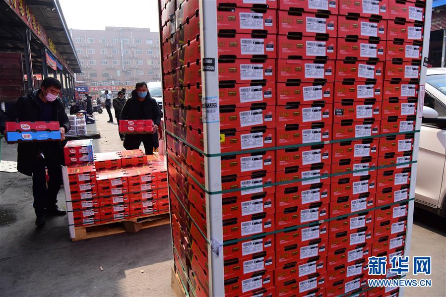 （聚焦疫情防控&middot;圖文互動）（2）吃的東西充足，做點花樣菜吧！&mdash;&mdash;中部地區(qū)最大農產品批發(fā)市場見聞 