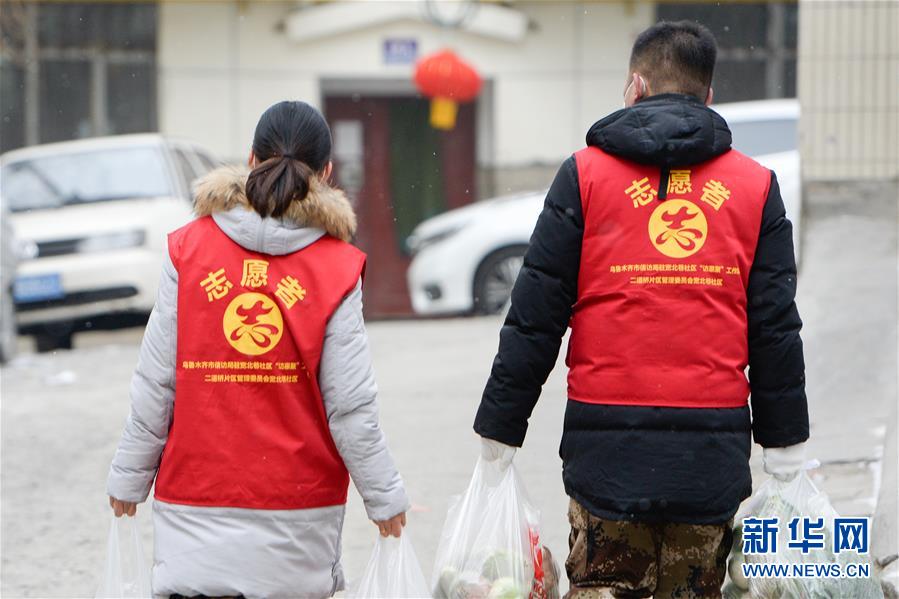 （聚焦疫情防控&middot;圖文互動(dòng)）（6）&ldquo;我們多跑跑，居民更安全&rdquo;&mdash;&mdash;直擊新疆基層社區(qū)疫情防控