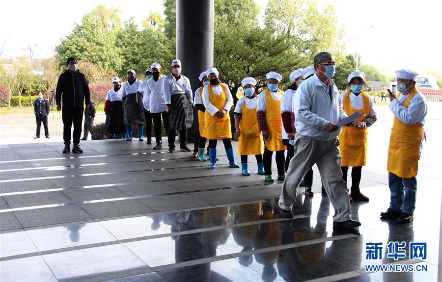 （來自經(jīng)濟前沿的故事&middot;企業(yè)復(fù)工復(fù)產(chǎn)&middot;圖文互動）（2）看1500多名工人是如何復(fù)工的？&mdash;&mdash;湖南郴州一家企業(yè)復(fù)工目擊記 