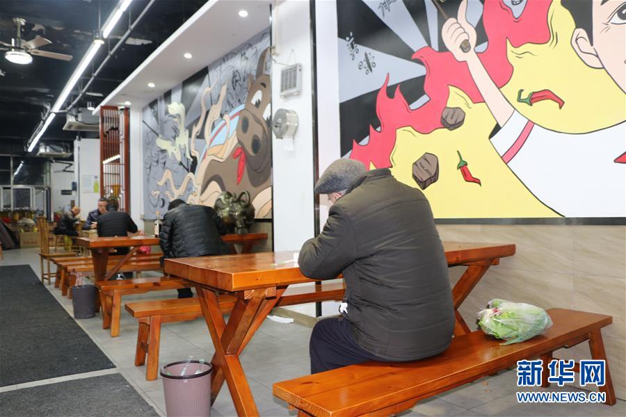 （圖文互動）（5）吃粉擼串，商圈&ldquo;打卡&rdquo;，動車出廠&mdash;&mdash;湖南&ldquo;標(biāo)簽&rdquo;復(fù)蘇記